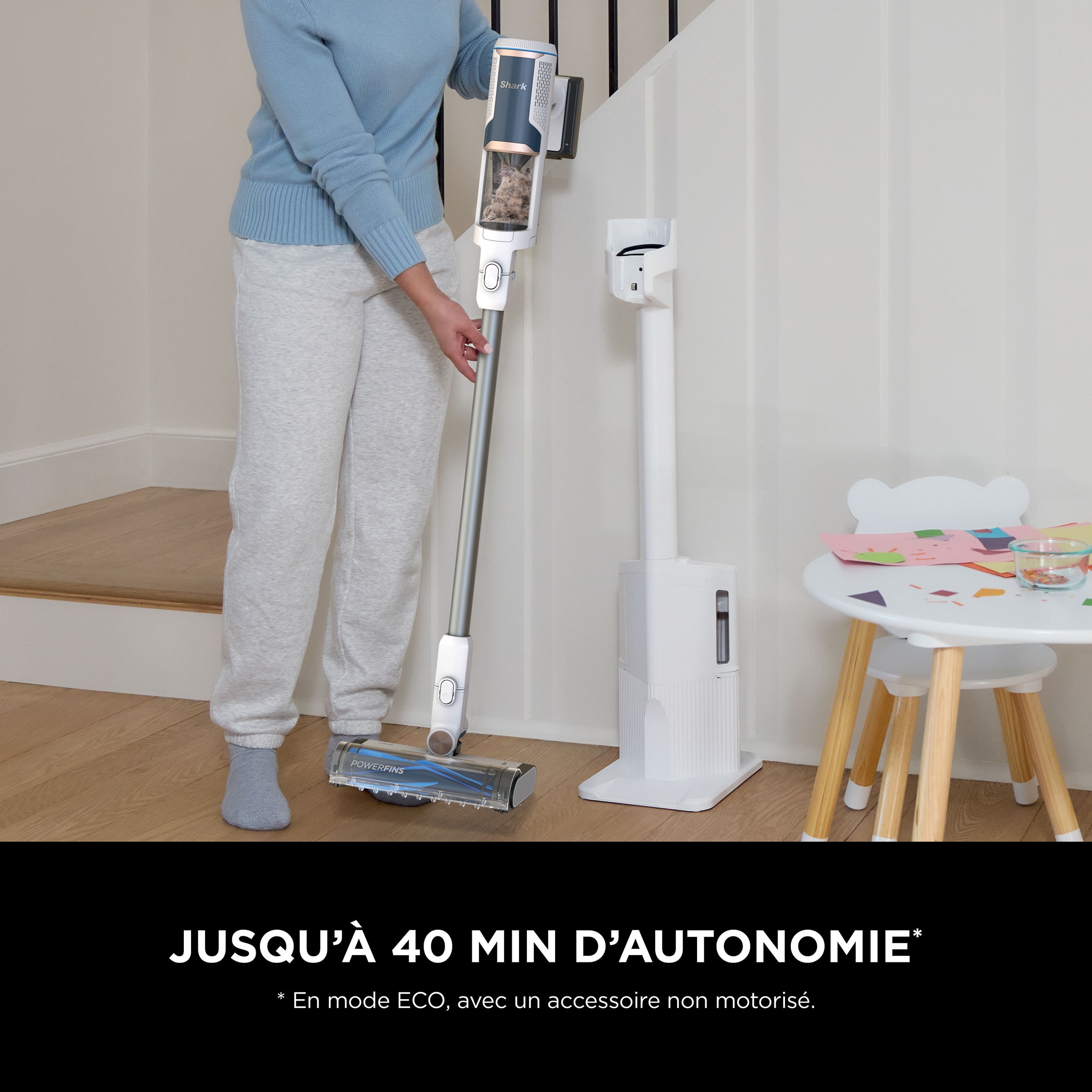 Aspirateur balai SHARK Floordetect, vidage automatique, 240W, Blanc - BU3521EU Aspirateur balai SHARK Floordetect, vidage automatique, 240W, Blanc - BU3521EU