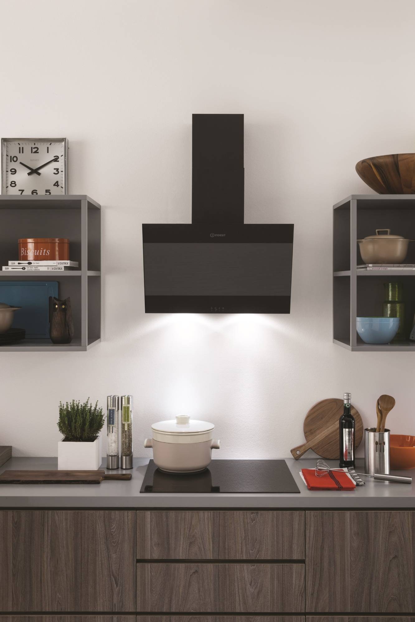 Hotte decorative murale INDESIT 70db 60cm Noir - IHVP66LMK Hotte decorative murale INDESIT 70db 60cm Noir - IHVP66LMK