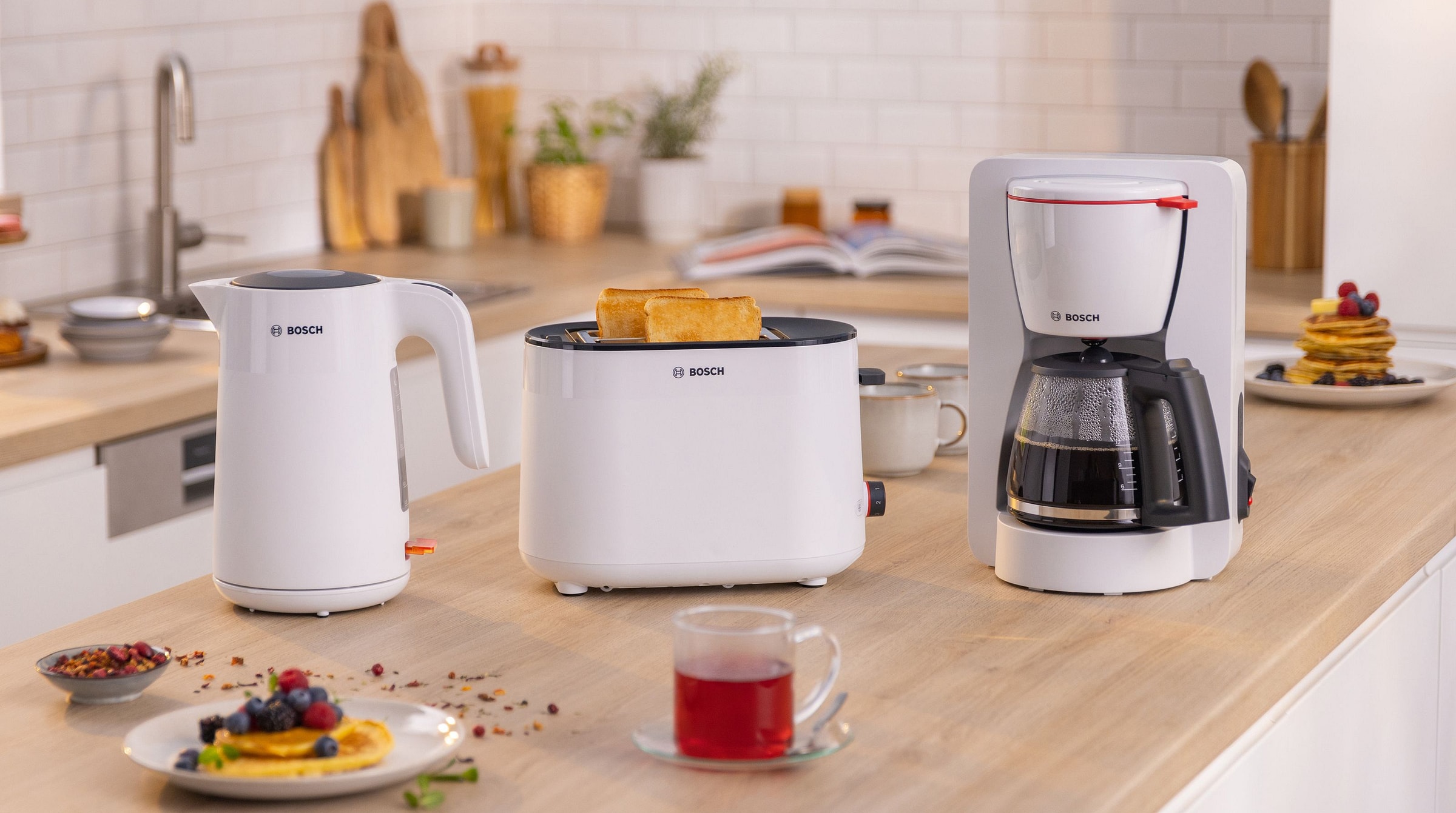 Cafetière BOSCH Réservoir amovible 1.25L 15 tasses Blanc - TKA2M111