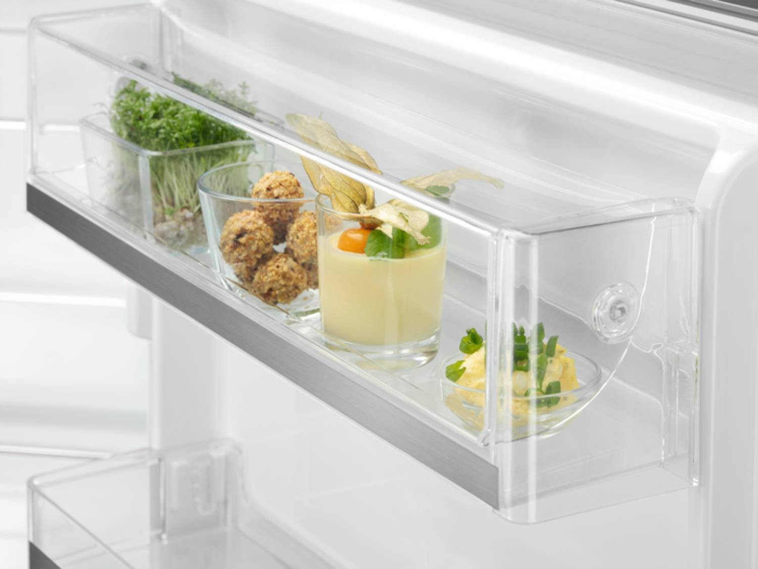 Table top ELECTROLUX Série 500, Froid Statique, 146L, Blanc - LXB1AE15W1 Table top ELECTROLUX Série 500, Froid Statique, 146L, Blanc - LXB1AE15W1