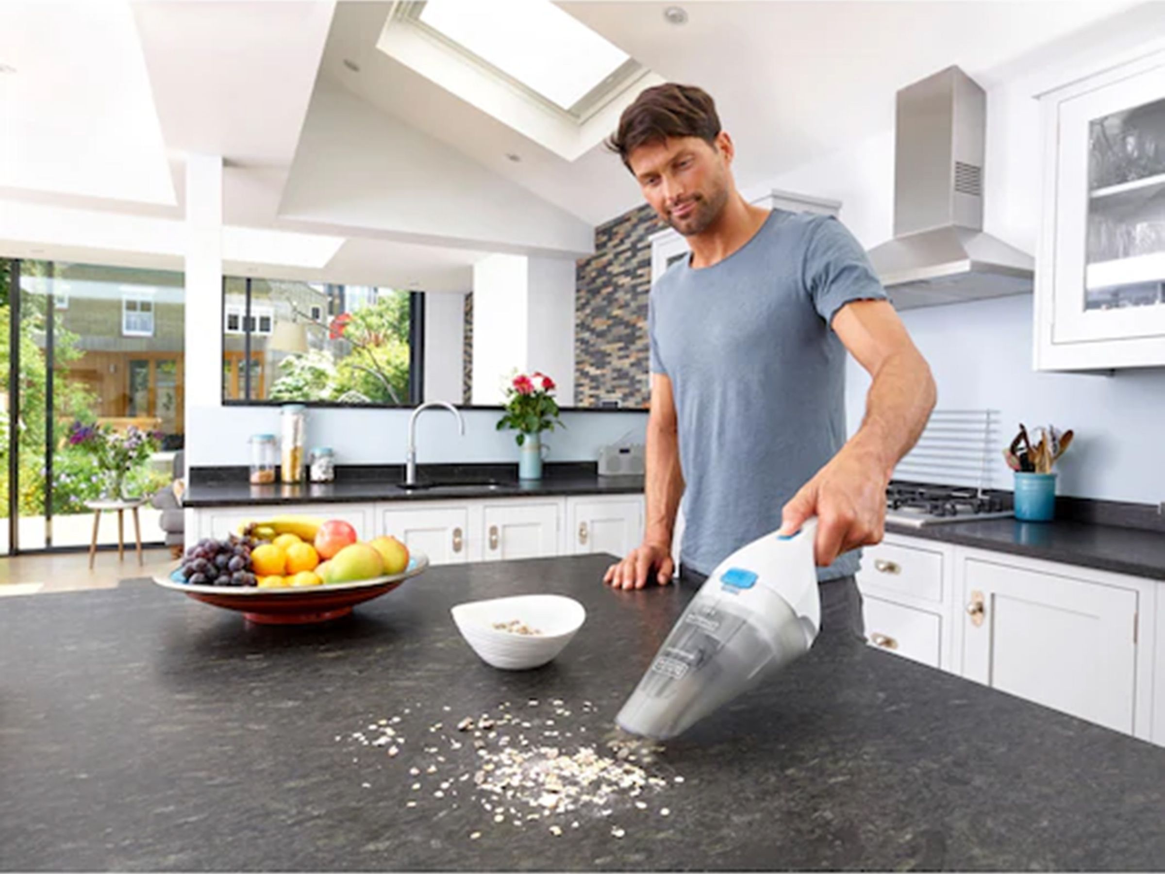 Aspirateur à main BLACK & DECKER  - NVC115JL