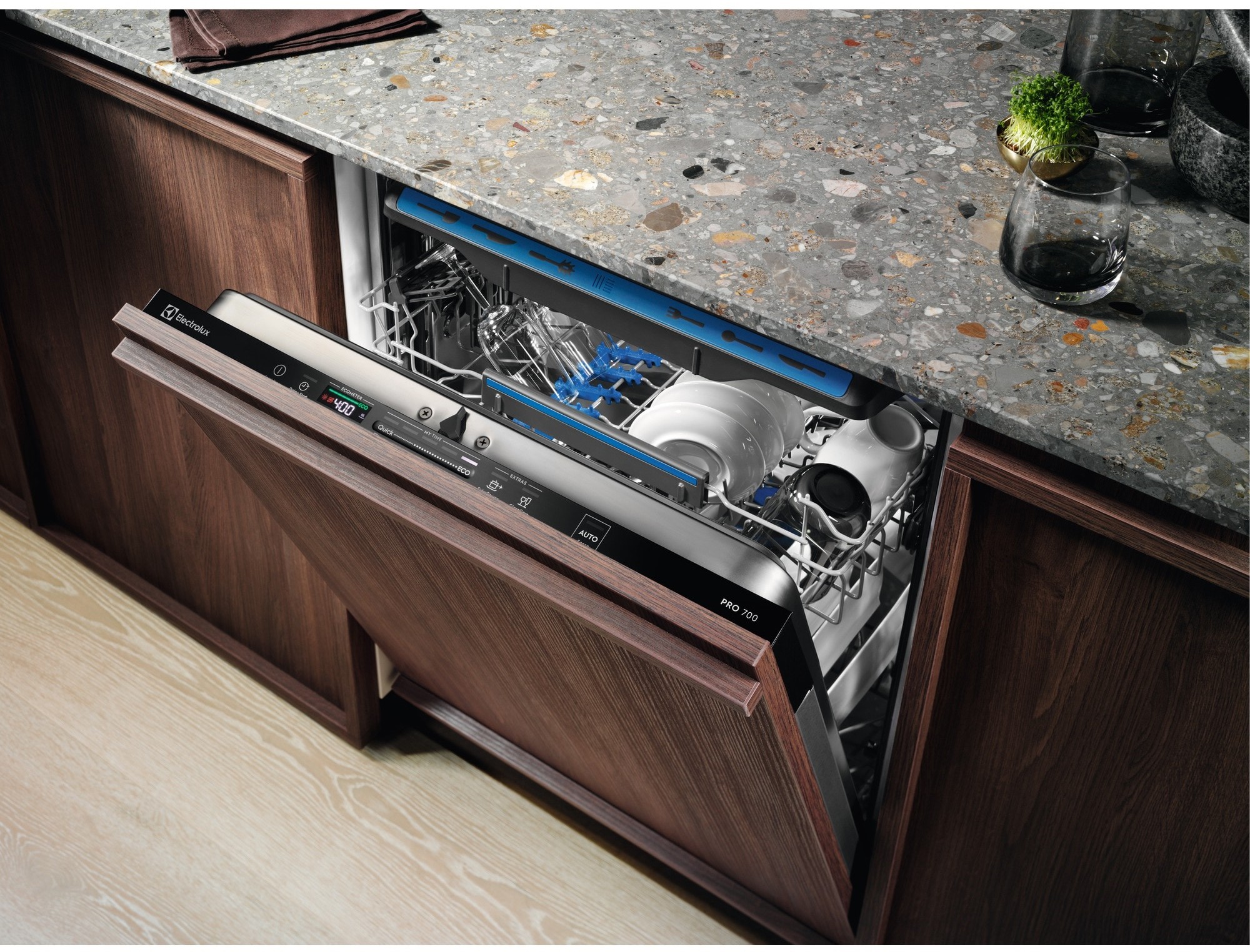 Lave vaisselle tout integrable 60 cm ELECTROLUX Série 600 SatelliteClean 14 couverts - EEM48300L Lave vaisselle tout integrable 60 cm ELECTROLUX Série 600 SatelliteClean 14 couverts - EEM48300L