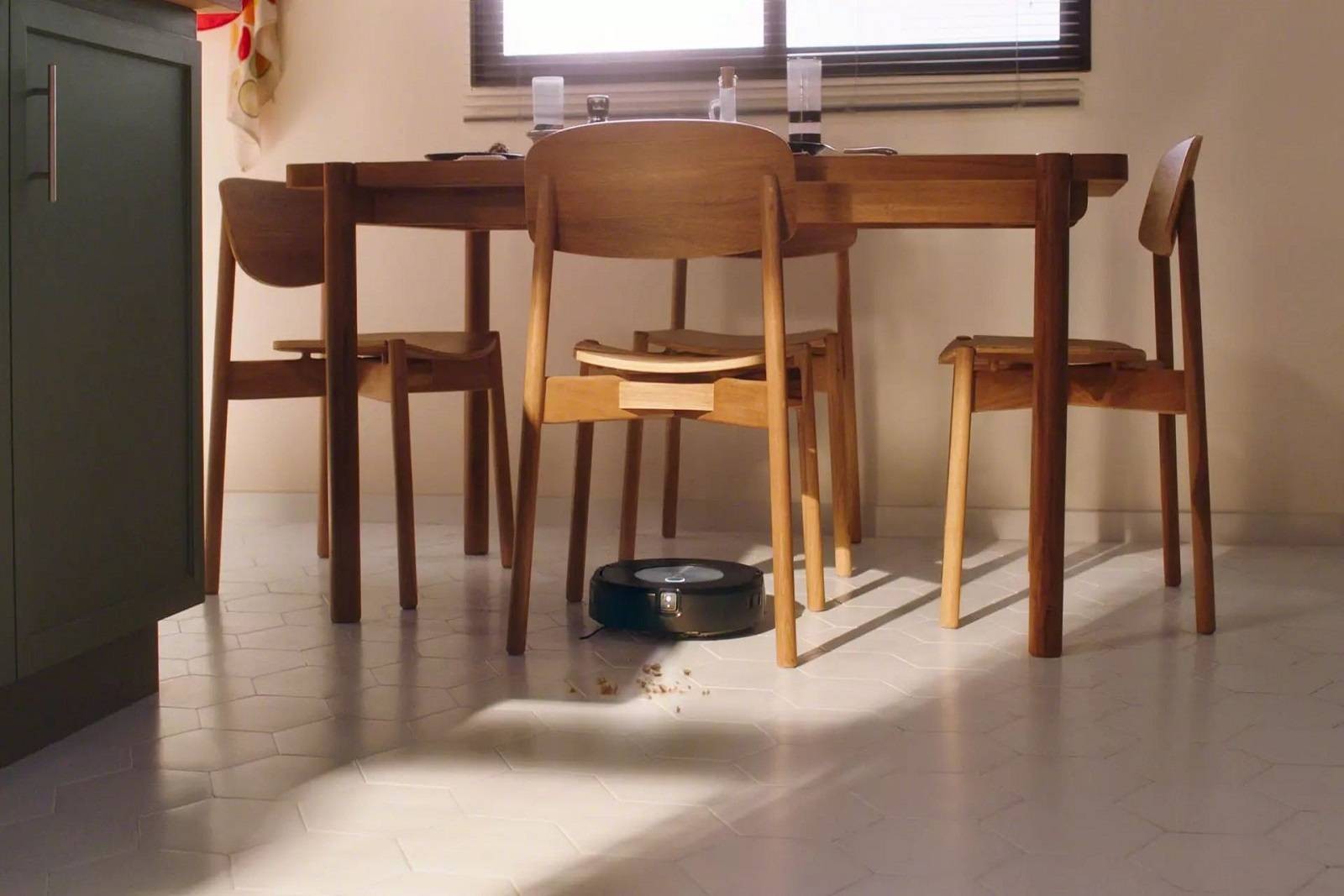 Aspirateur robot IROBOT Laveur Roomba Combo J7 - ROOMBACOMBOJ7 Aspirateur robot IROBOT Laveur Roomba Combo J7 - ROOMBACOMBOJ7