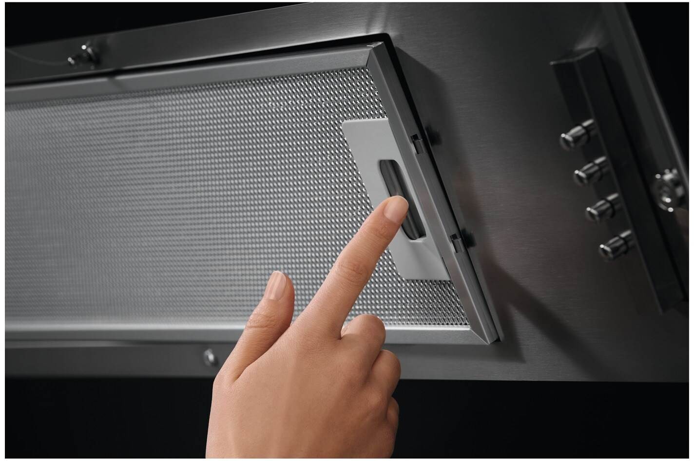 Hotte decorative murale ELECTROLUX Série 600 Pan Incliné 90cm Noire  - LFV319K