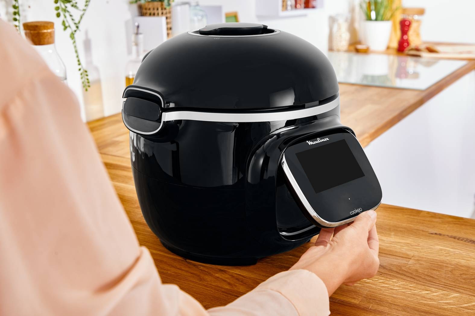 Robot cuiseur MOULINEX 6L 1600W Noir - CE902800