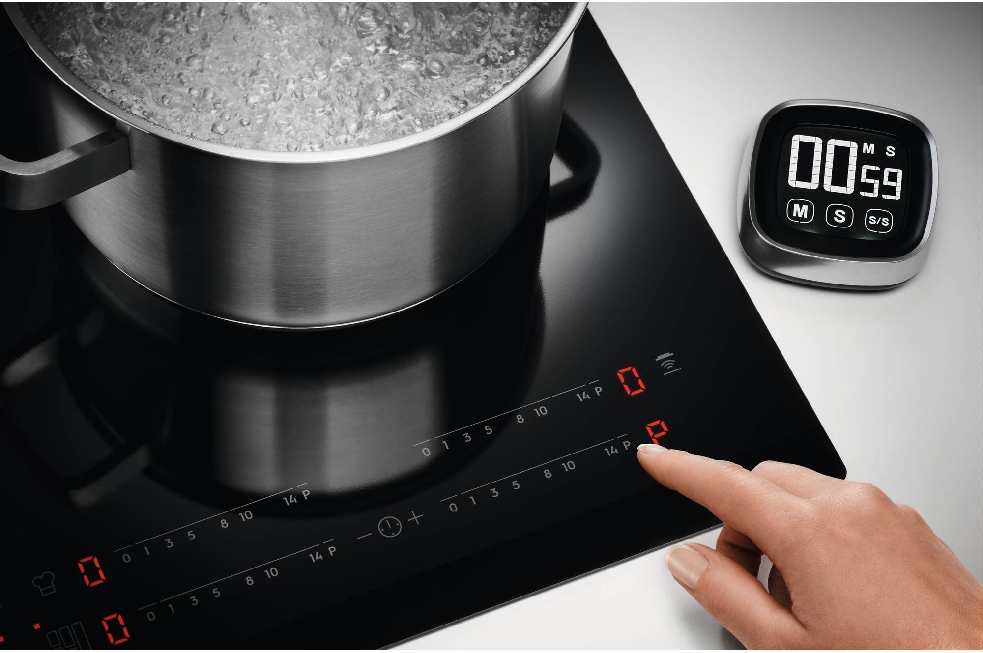 Plaque induction ELECTROLUX Série 300 H2H Noire - LIT60336CK