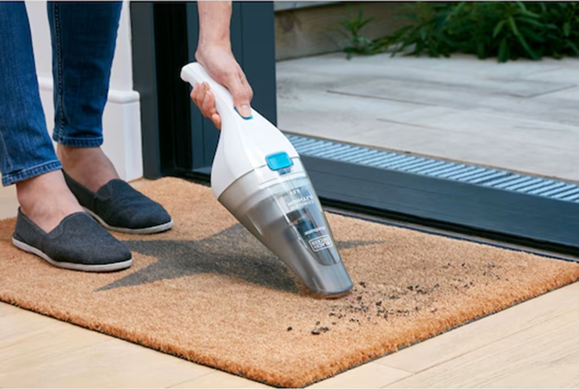 Aspirateur à main BLACK & DECKER  - NVC115JL