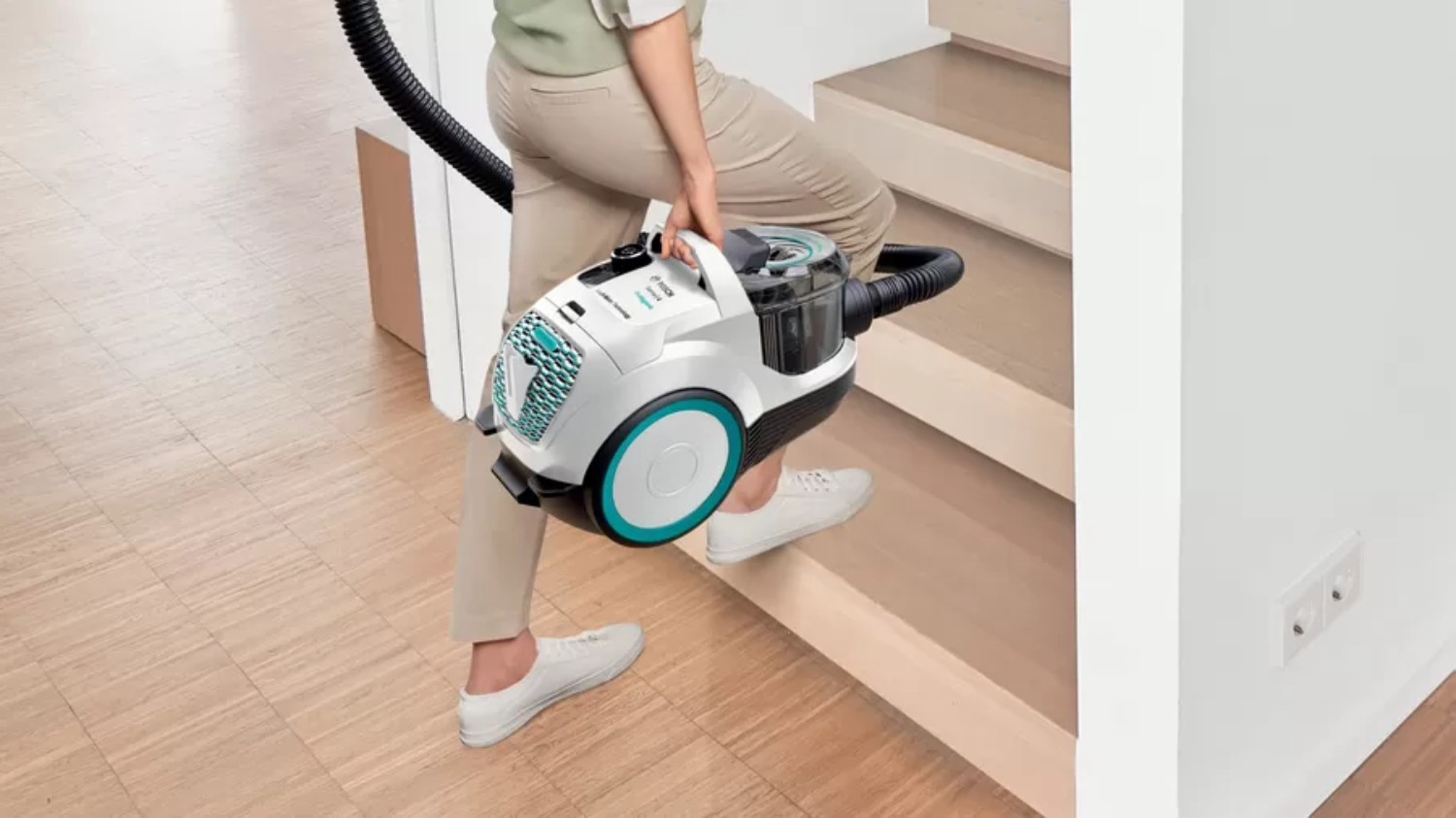 Aspirateur traîneau BOSCH sans sac ProHygienic série 4 550W Blanc - BGC21HYG1 Aspirateur traîneau BOSCH sans sac ProHygienic série 4 550W Blanc - BGC21HYG1