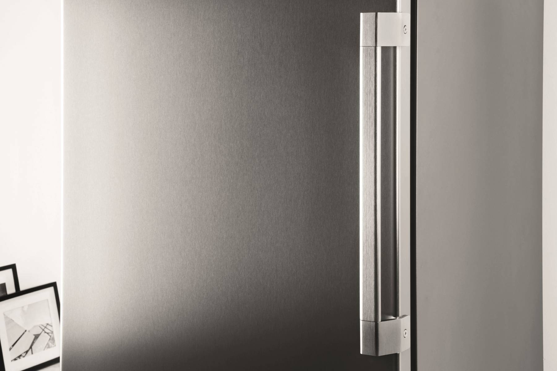 Congélateur armoire WHIRLPOOL Froid No Frost 263L Inox - UW8F2CXBIN2 Congélateur armoire WHIRLPOOL Froid No Frost 263L Inox - UW8F2CXBIN2