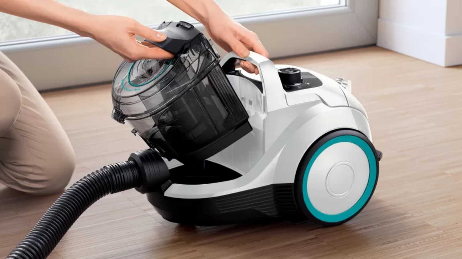 Aspirateur traîneau BOSCH sans sac ProHygienic série 4 550W Blanc - BGC21HYG1 Aspirateur traîneau BOSCH sans sac ProHygienic série 4 550W Blanc - BGC21HYG1