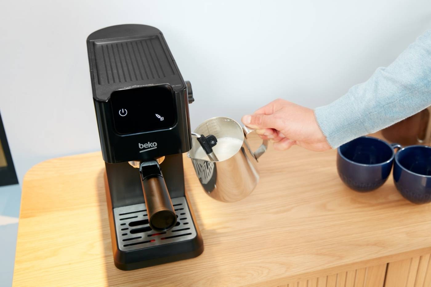 Expresso BEKO manuelle avec écran tactile Noir - CEP5302B Expresso BEKO manuelle avec écran tactile Noir - CEP5302B