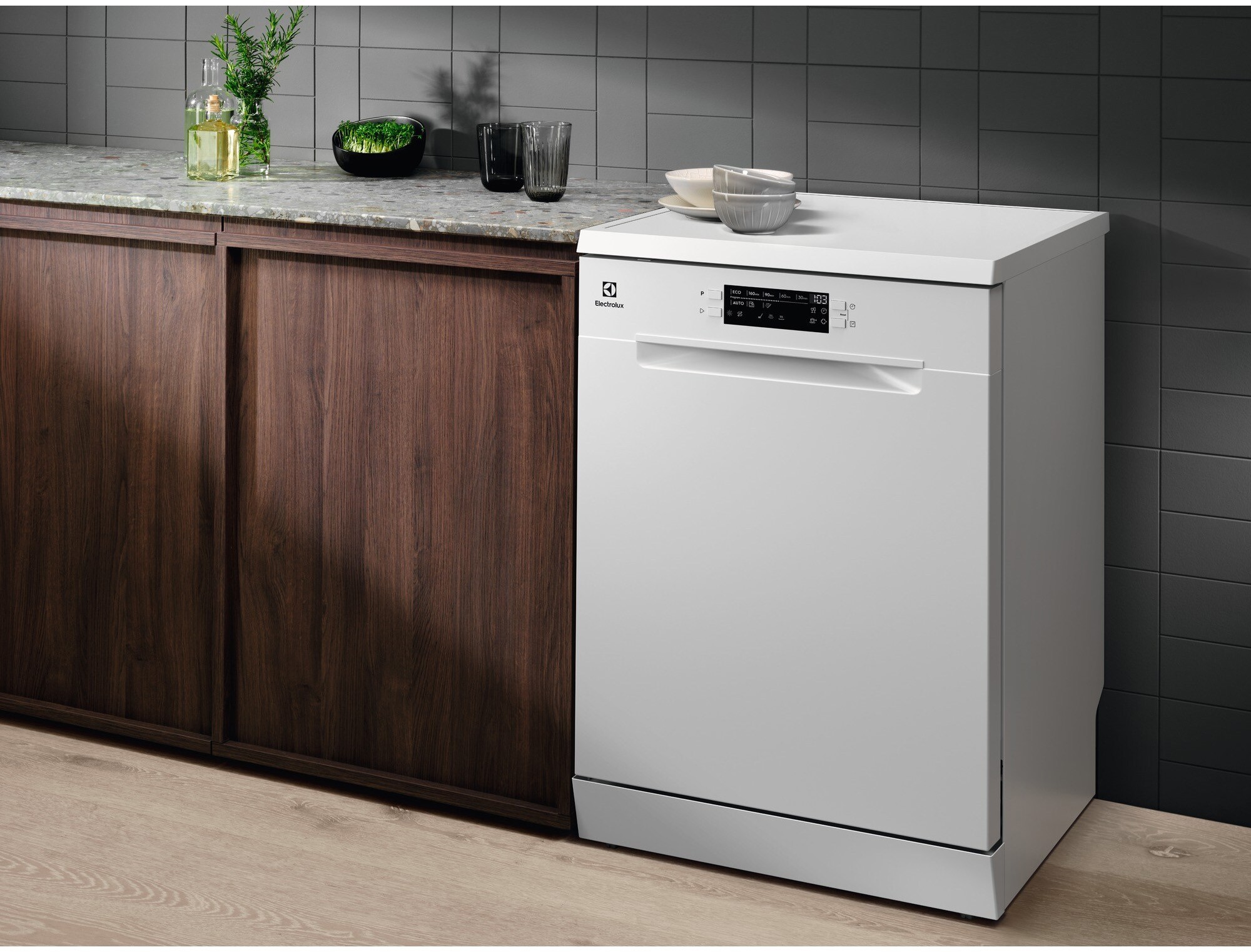 Lave vaisselle 60 cm ELECTROLUX Série 300 AirDry 13 couverts - ESA47210SW Lave vaisselle 60 cm ELECTROLUX Série 300 AirDry 13 couverts - ESA47210SW