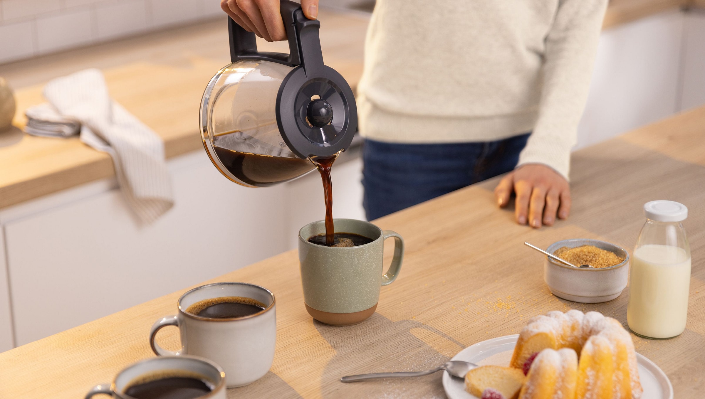 Cafetière BOSCH Réservoir amovible 1.25L 15 tasses Blanc - TKA2M111