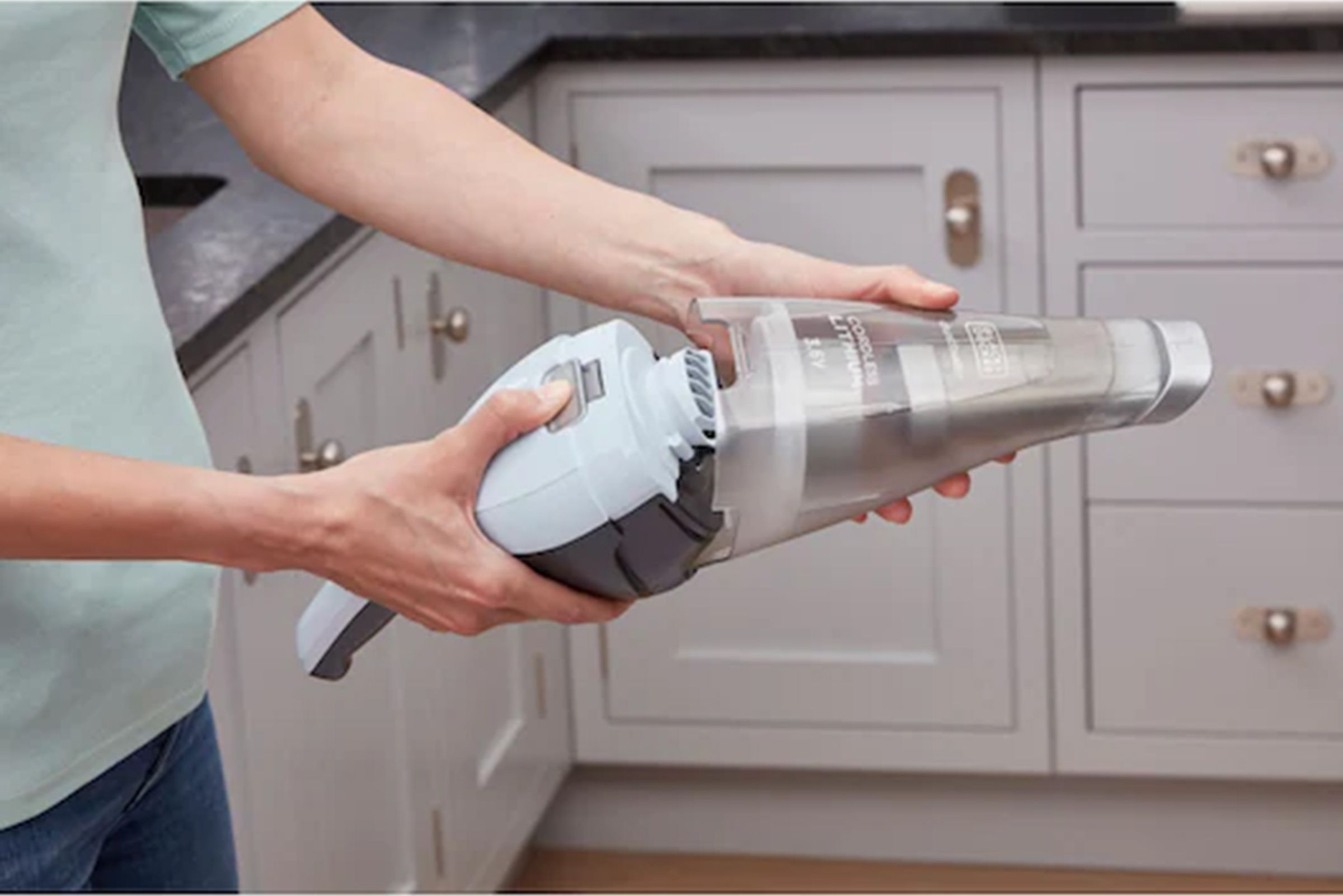 Aspirateur à main BLACK & DECKER  - NVC215W
