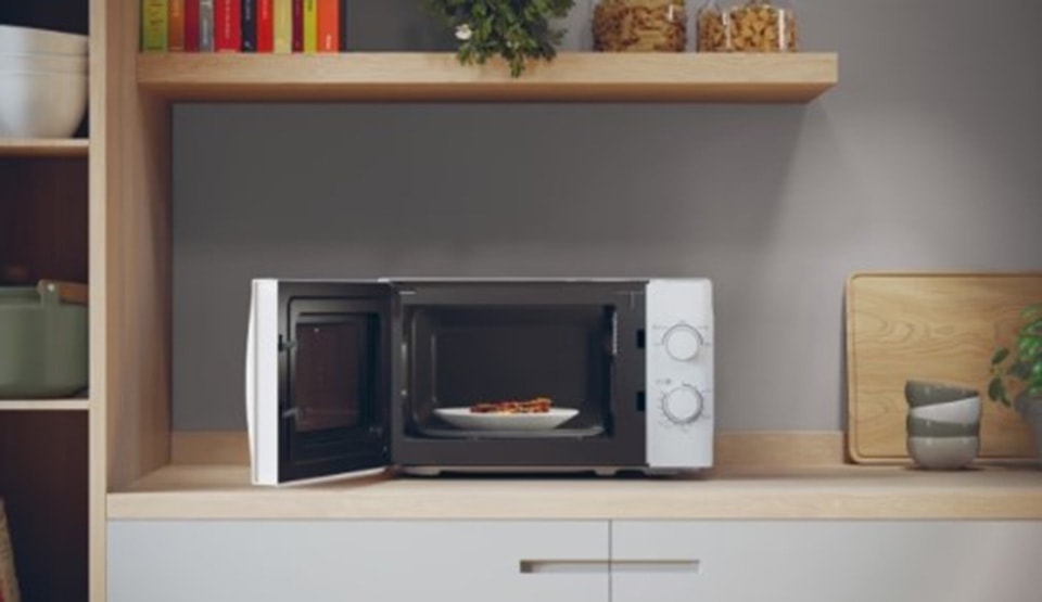 Micro ondes CANDY 700W 20L Blanc - CMW20SMW