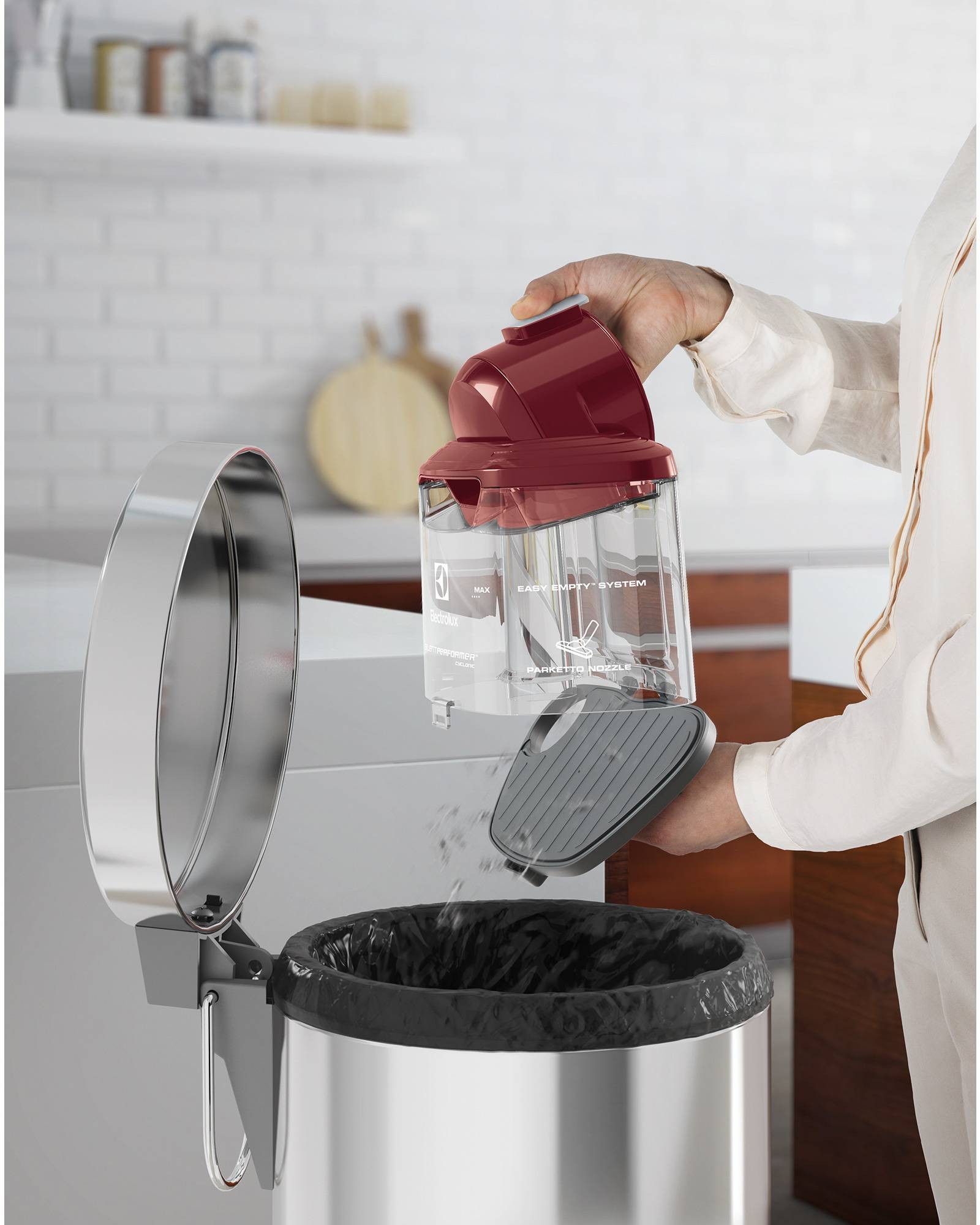 Aspirateur traîneau ELECTROLUX sans sac Silent Performer Cyclonic 650W Rouge - ESPC72RR