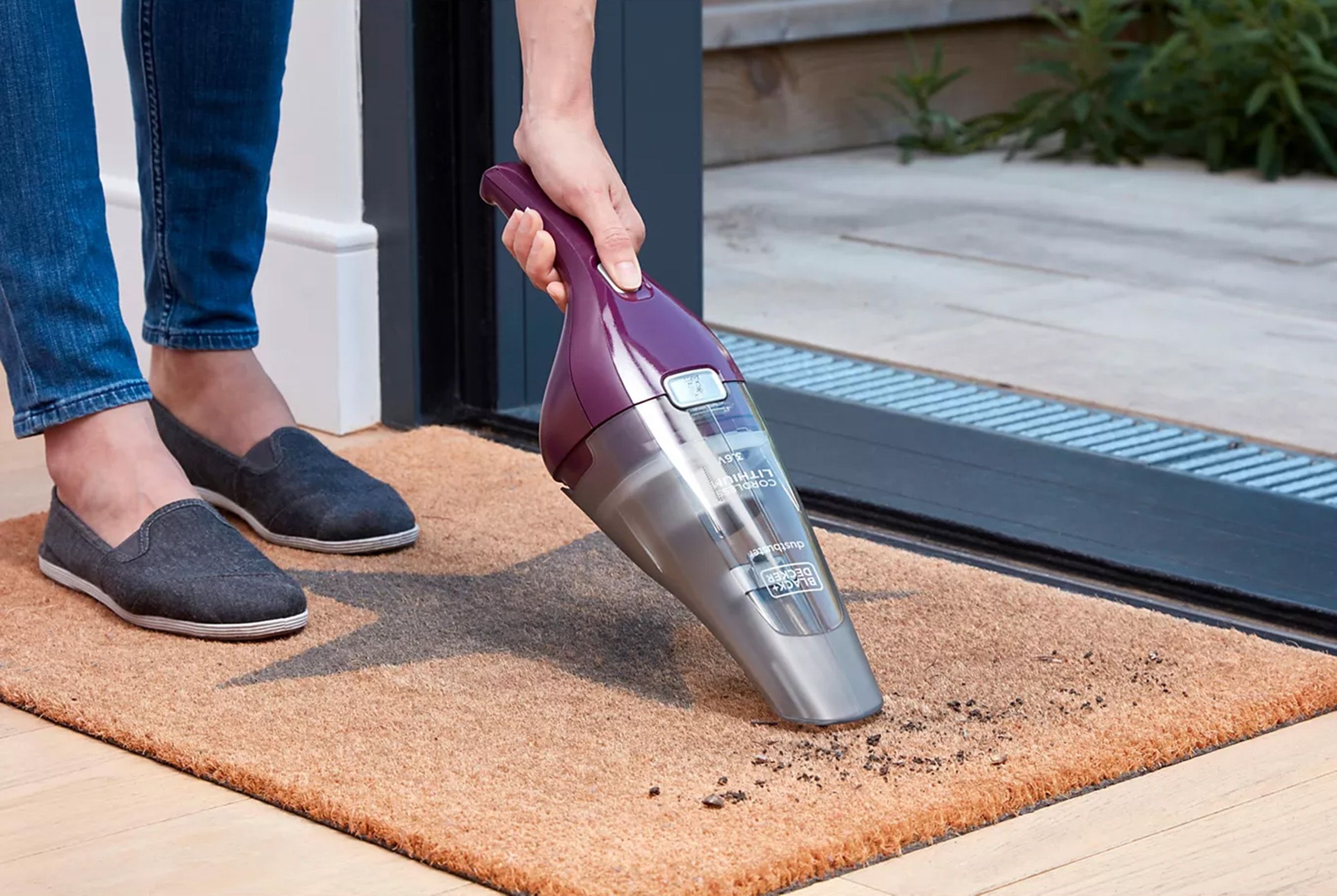 Aspirateur à main BLACK & DECKER  - NVC115W