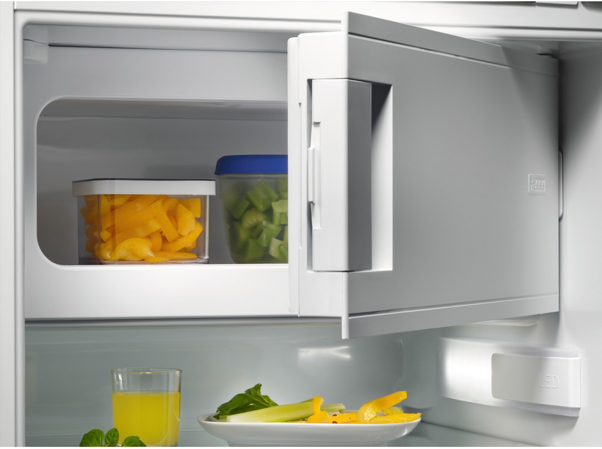 Réfrigérateur encastrable 1 porte FAURE Froid Statique 110L - FEAN88ES Réfrigérateur encastrable 1 porte FAURE Froid Statique 110L - FEAN88ES