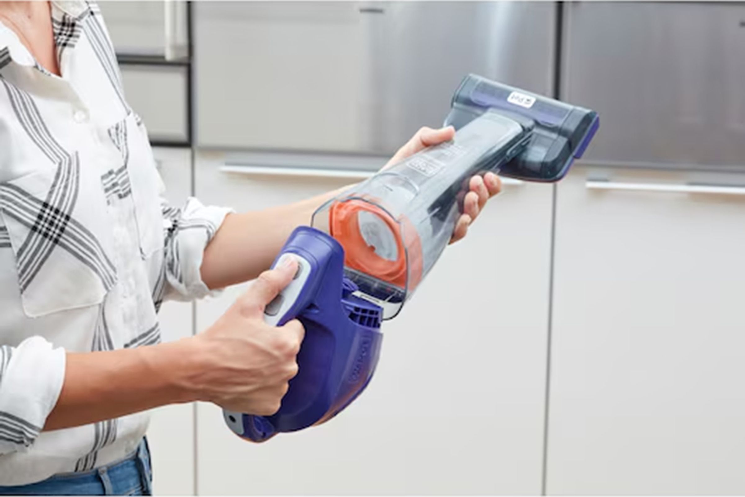 Aspirateur à main BLACK & DECKER  - DVB315JP