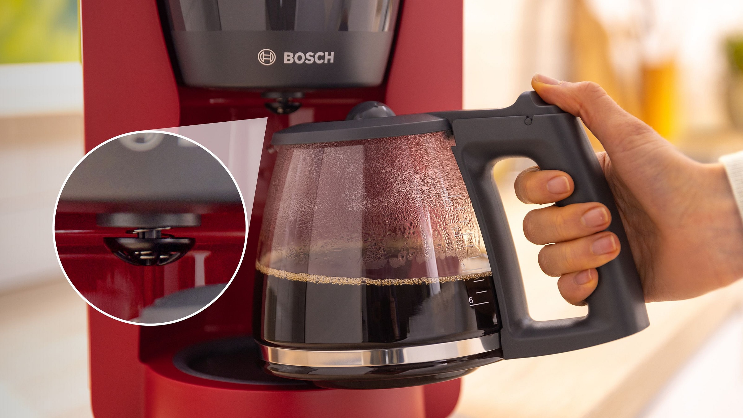 Cafetière BOSCH 10-15 tasses Réservoir amovible Rouge - TKA2M114