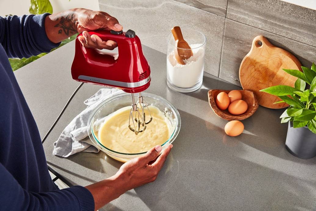 Batteur KITCHENAID électrique 6 vitesses avec batteur à bord flexible Rouge empire - 5KHM6118EER