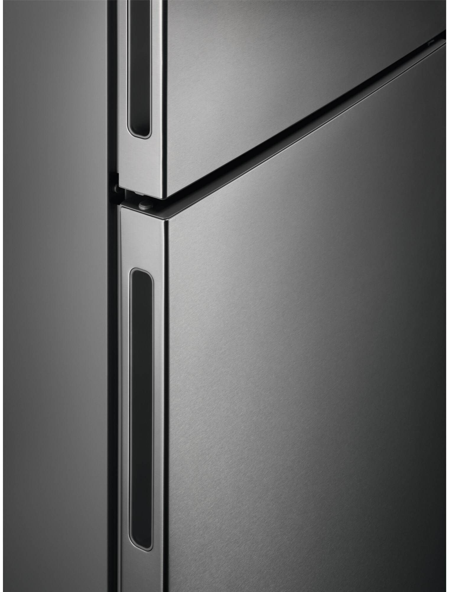 Réfrigérateur congélateur haut ELECTROLUX combiné Série 500 LowFrost 244L - LTB1AF28U0 Réfrigérateur congélateur haut ELECTROLUX combiné Série 500 LowFrost 244L - LTB1AF28U0