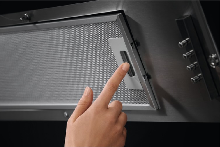 Hotte decorative murale ELECTROLUX Série 600 Pan Incliné 60cm Noire Inox - LFV316Y